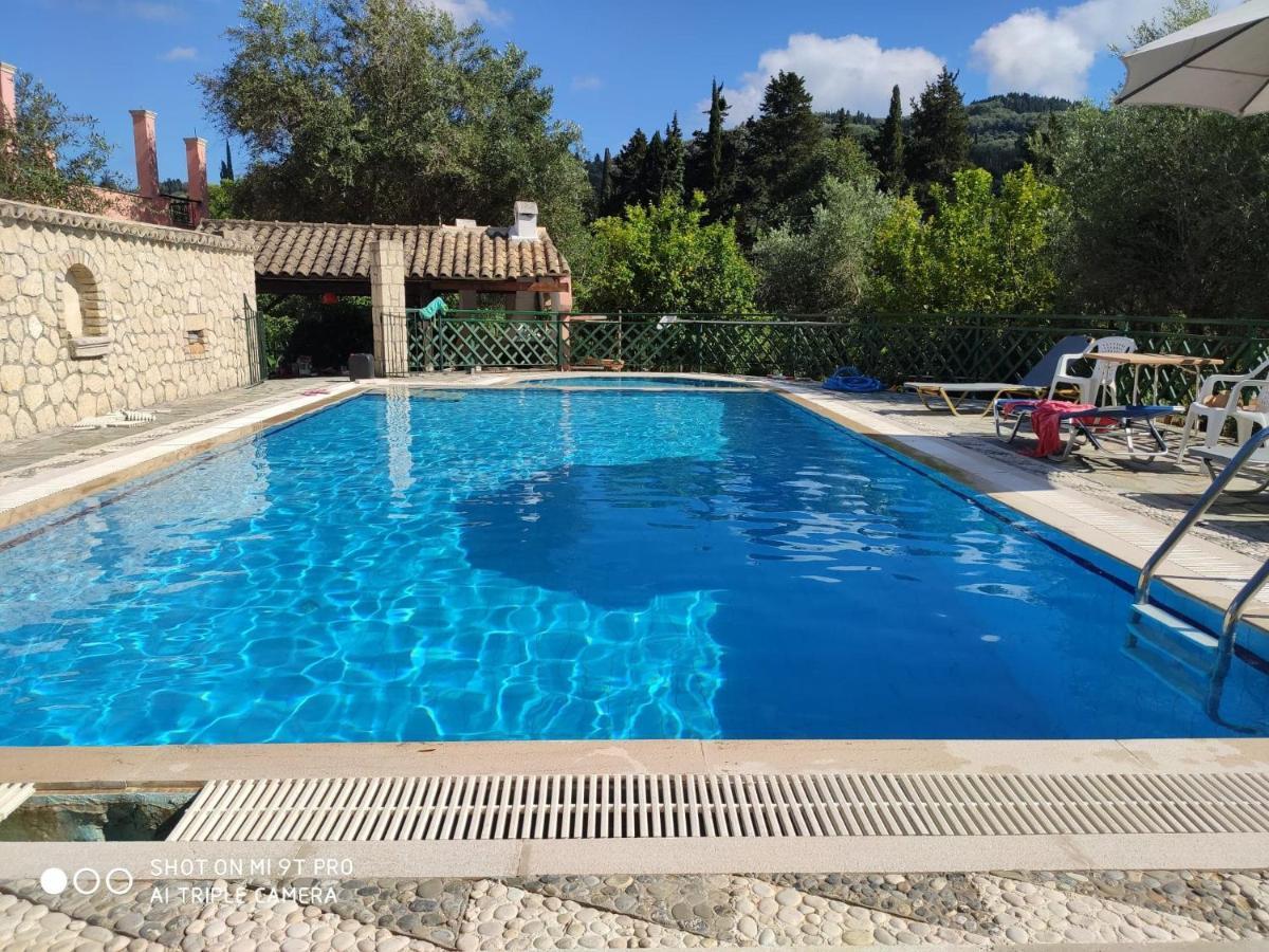 Pool Villa Grigoris Aspiotades Exterior photo