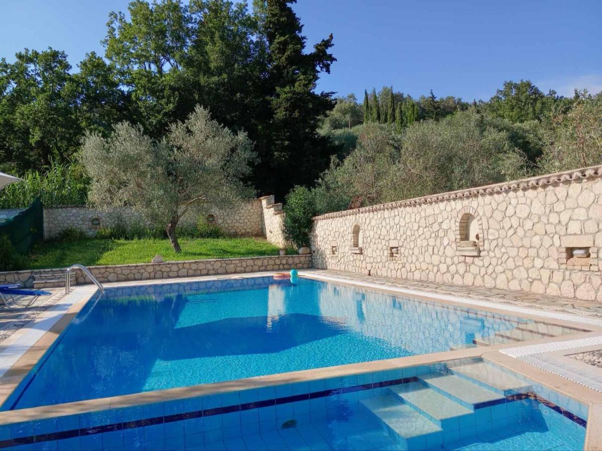 Pool Villa Grigoris Aspiotades Exterior photo